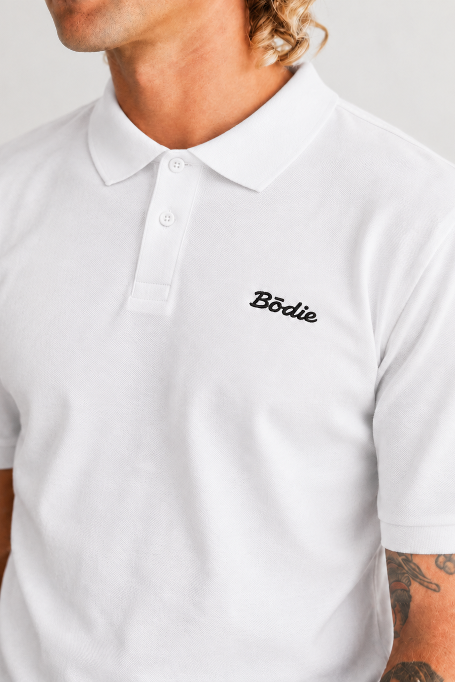 Bōdie Embroidered polo shirt. White.